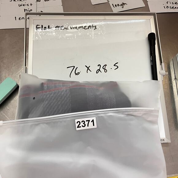 Carolina Amato Women's Fringe Scarf 100% Wool Gray Purple Rectangle 28.5"x75" - Picture 5 of 5